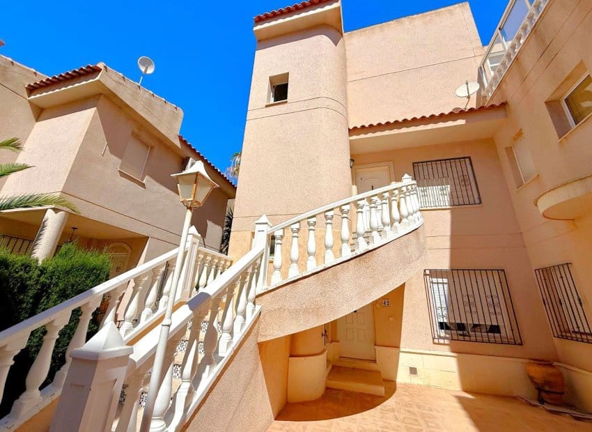 2 quarto Casa em Banda para venda em Playa Flamenca com piscina - 319 900 € (Ref: 9927674)