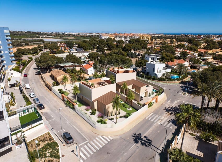 3 bedroom Villa for sale in Dehesa de Campoamor with pool - € 1,470,000 (Ref: 9927684)