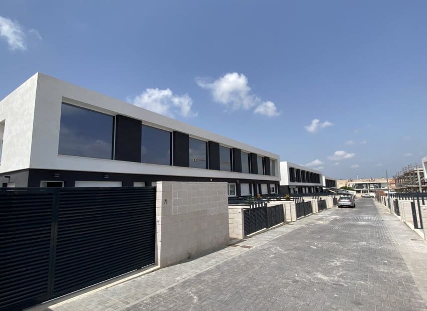2 soverom Hus til salgs i Gran Alacant med svømmebasseng garasje - € 289 000 (Ref: 9927688)