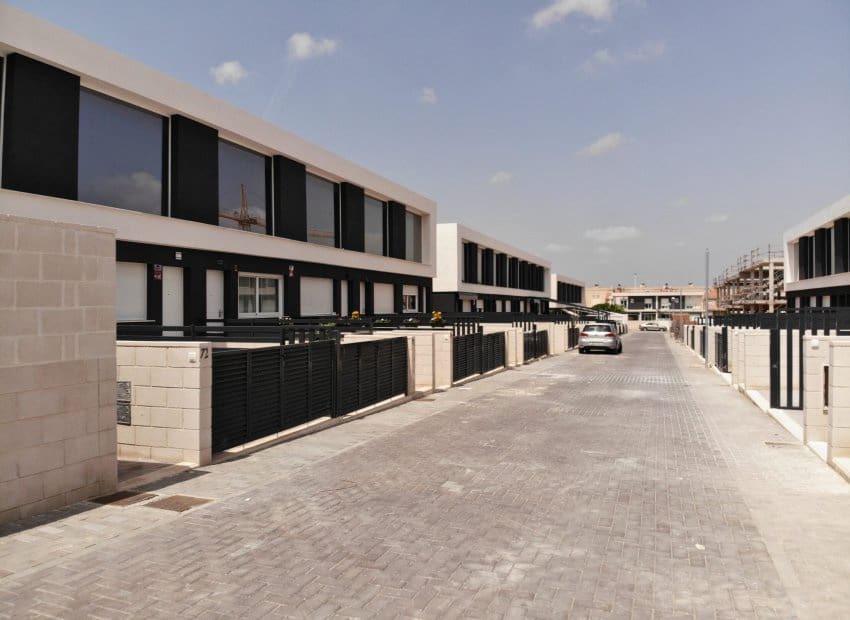 2 soverom Hus til salgs i Gran Alacant med svømmebasseng garasje - € 289 000 (Ref: 9927688)