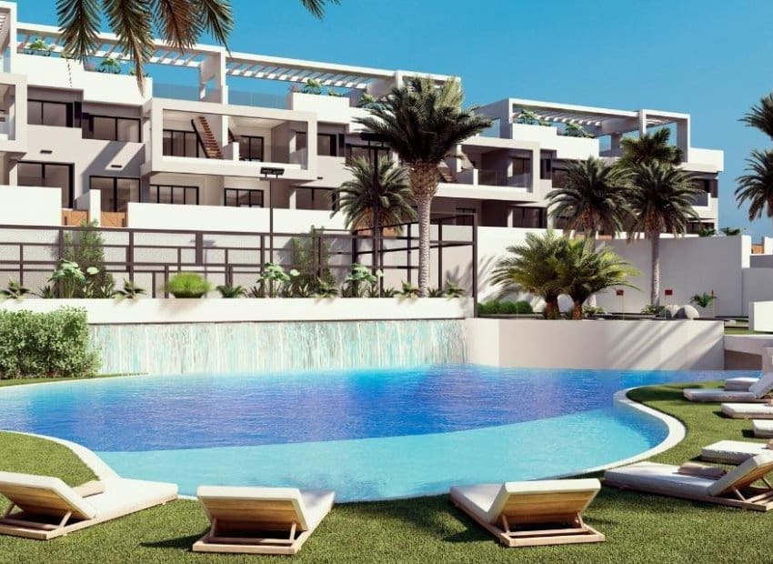 2 soveværelse Lejlighed til salg i Torrevieja med swimmingpool garage - € 309.900 (Ref: 9927692)