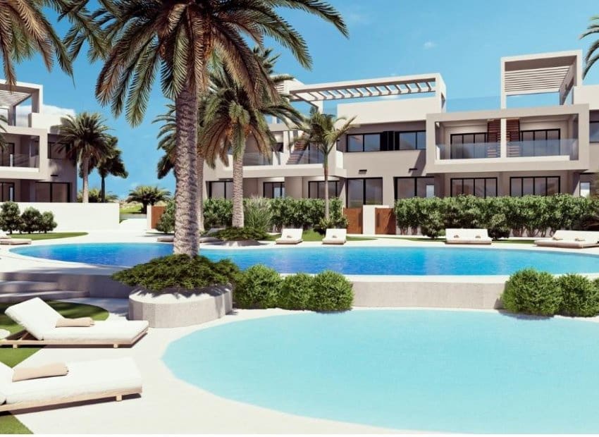 2 soveværelse Lejlighed til salg i Torrevieja med swimmingpool garage - € 309.900 (Ref: 9927692)
