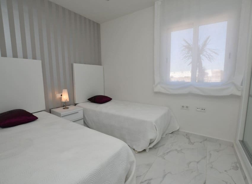 2 sovrum Lägenhet till salu i San Miguel de Salinas med pool - 273 800 € (Ref: 9927693)