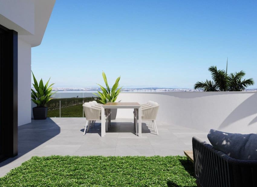 2 soveværelse Penthouse til salg i Torrevieja med swimmingpool - € 330.000 (Ref: 9927695)