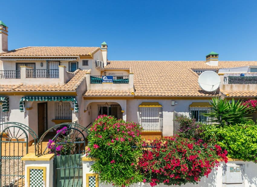 2 slaapkamer Huis te koop in La Zenia met zwembad - € 235.000 (Ref: 9927716)