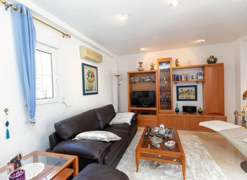 3 quarto Moradia para venda em Villamartin com piscina garagem - 530 000 € (Ref: 9927717)
