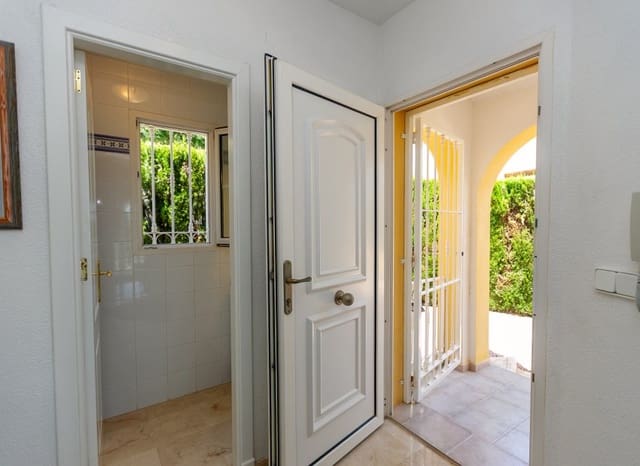 Chalet de 3 habitaciones en Villamartin, Orihuela en venta con piscina garaje - 530.000 € (Ref: 9927717)