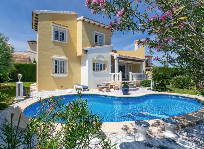 3 quarto Moradia para venda em Villamartin com piscina garagem - 530 000 € (Ref: 9927717)