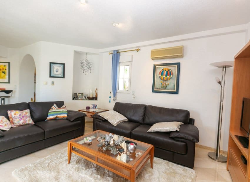 3 quarto Moradia para venda em Villamartin com piscina garagem - 530 000 € (Ref: 9927717)