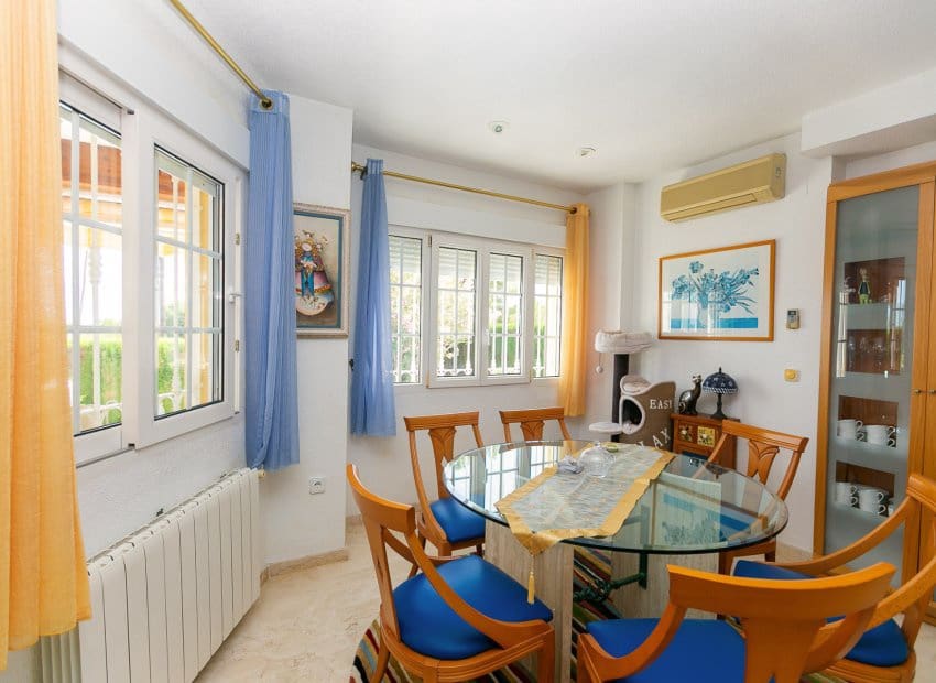 3 quarto Moradia para venda em Villamartin com piscina garagem - 530 000 € (Ref: 9927717)