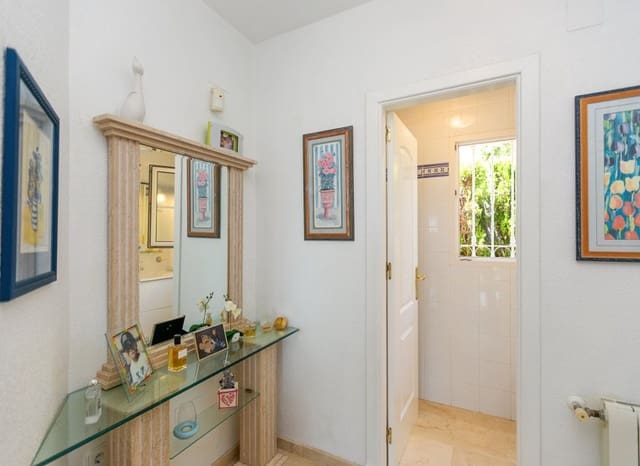 Chalet de 3 habitaciones en Villamartin, Orihuela en venta con piscina garaje - 530.000 € (Ref: 9927717)