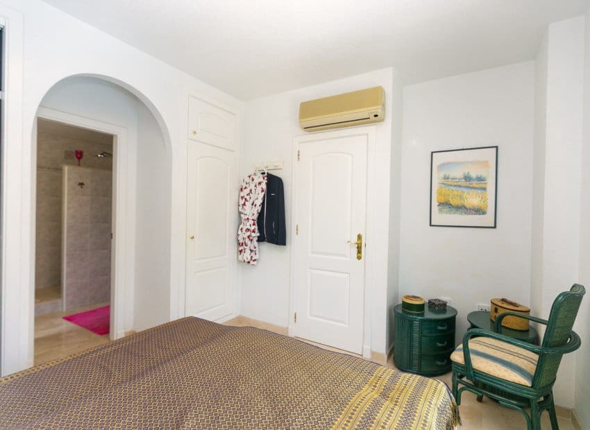 3 quarto Moradia para venda em Villamartin com piscina garagem - 530 000 € (Ref: 9927717)