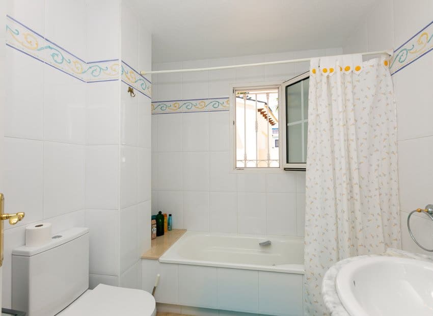 3 quarto Moradia para venda em Villamartin com piscina garagem - 530 000 € (Ref: 9927717)