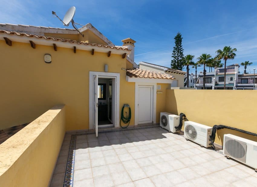 3 quarto Moradia para venda em Villamartin com piscina garagem - 530 000 € (Ref: 9927717)