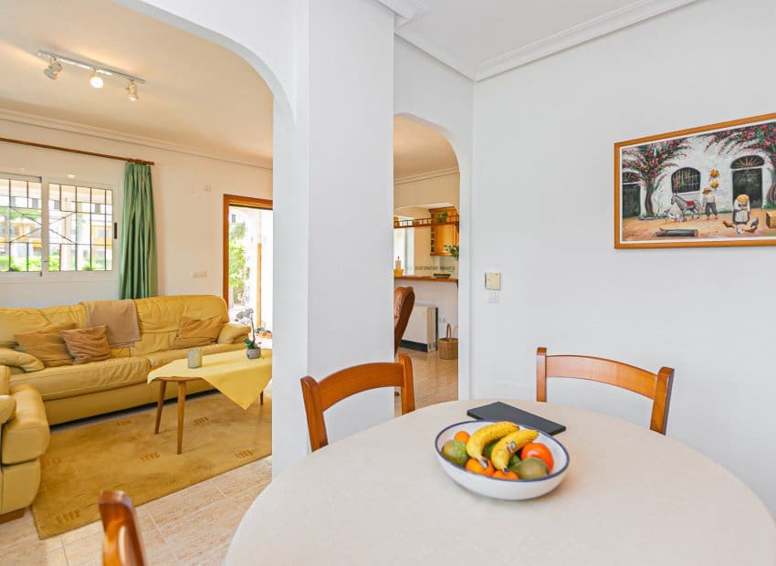 2 chambre Villa/Maison Semi-Mitoyenne à vendre à Playa Flamenca avec piscine garage - 270 000 € (Ref: 9927719)