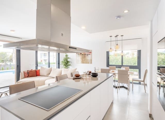 3 soveværelse Villa til salg i Cala Ratjada, Capdepera med swimmingpool garage - € 970.000 (Ref: 9967016)