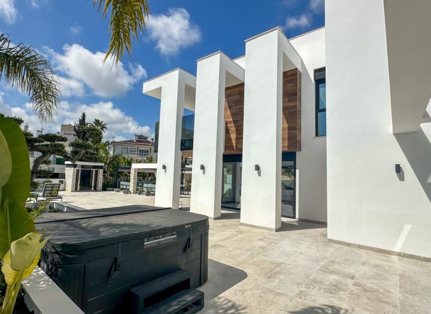 4 camera da letto Villa in vendita in Villamartin con piscina garage - 2.950.000 € (Rif: 9967021)