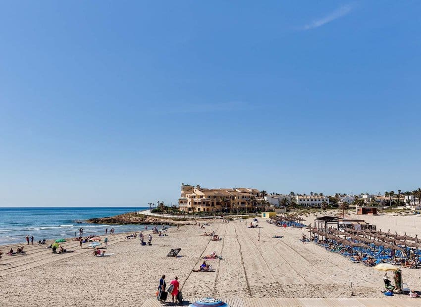 3 bedroom Villa for sale in La Zenia with pool - € 890,000 (Ref: 9967030)