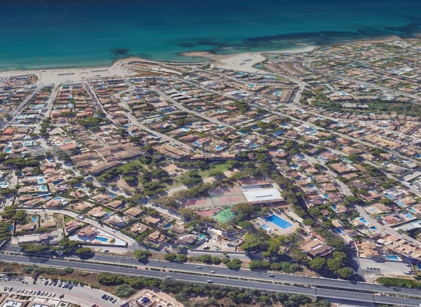 3 bedroom Villa for sale in La Zenia with pool - € 890,000 (Ref: 9967030)