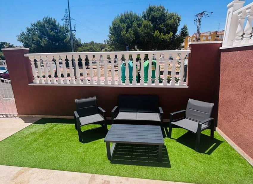 3 bedroom Villa for sale in Villamartin with pool - € 250,000 (Ref: 9967032)