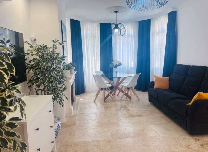 3 bedroom Villa for sale in Villamartin with pool - € 250,000 (Ref: 9967032)