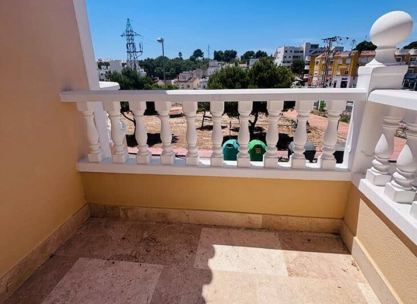 3 bedroom Villa for sale in Villamartin with pool - € 250,000 (Ref: 9967032)