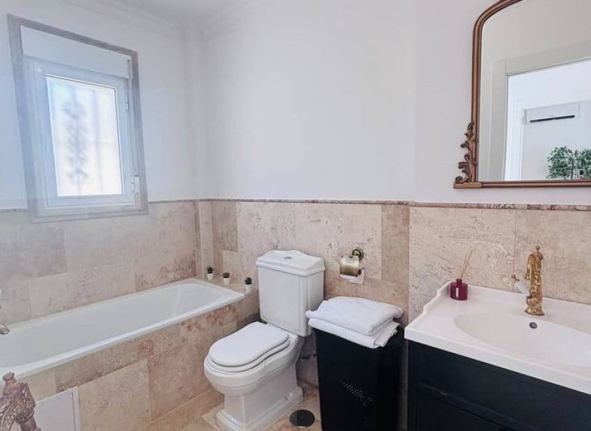 3 bedroom Villa for sale in Villamartin with pool - € 250,000 (Ref: 9967032)