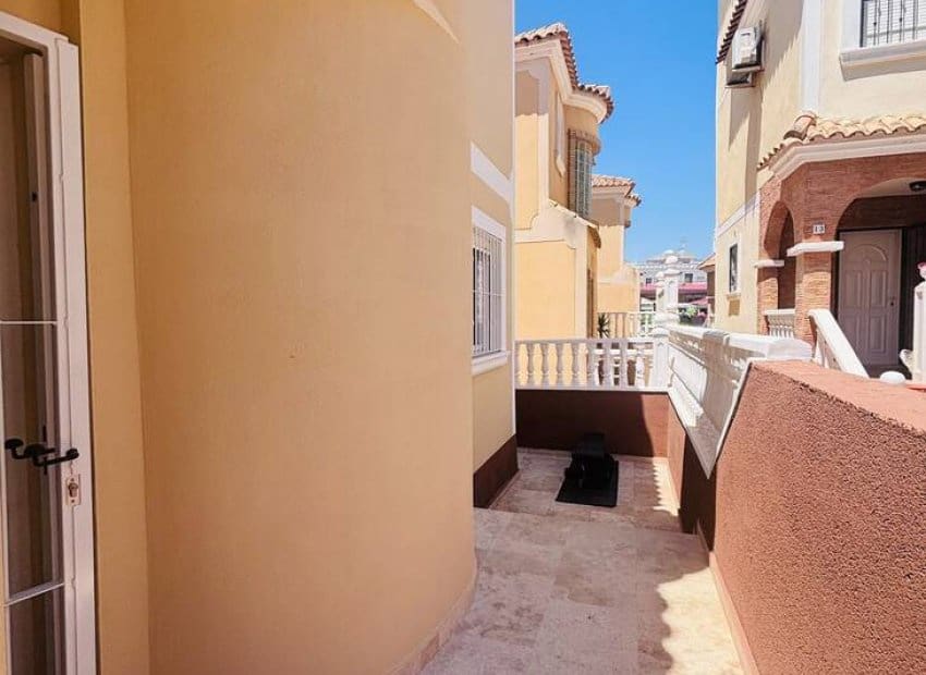 3 bedroom Villa for sale in Villamartin with pool - € 250,000 (Ref: 9967032)