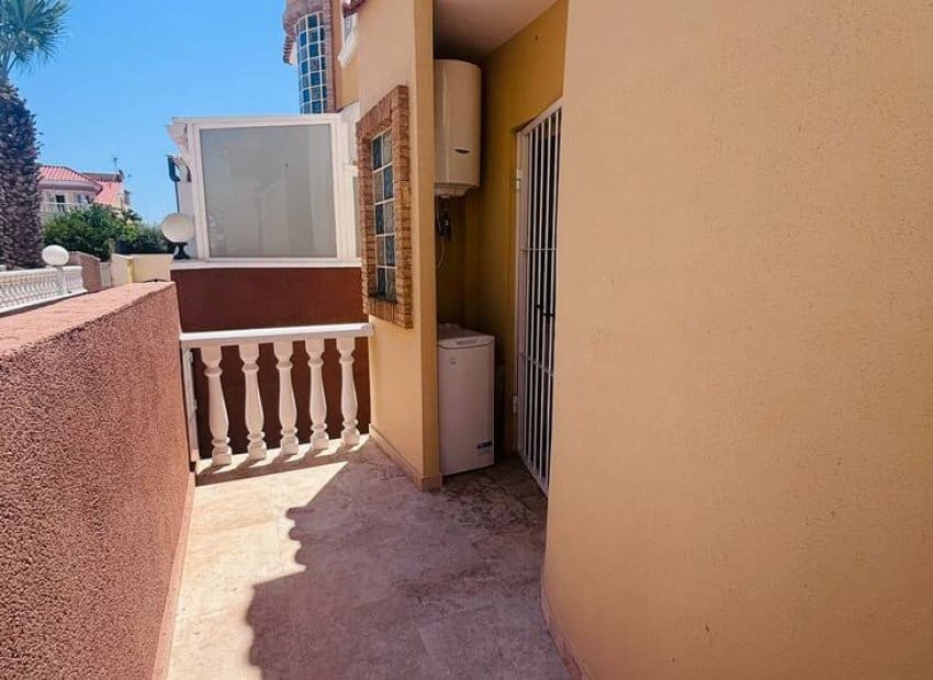 3 bedroom Villa for sale in Villamartin with pool - € 250,000 (Ref: 9967032)