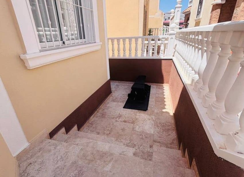 3 bedroom Villa for sale in Villamartin with pool - € 250,000 (Ref: 9967032)