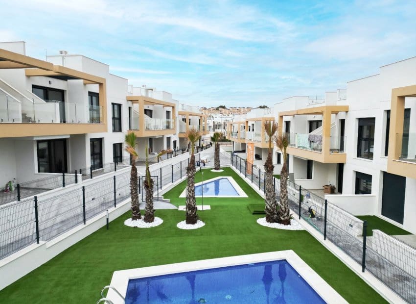 2 bedroom Townhouse for sale in Orihuela Costa with pool - € 255,000 (Ref: 9967036)