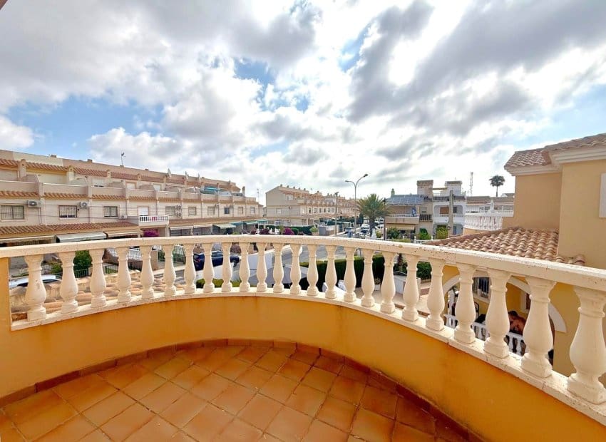 3 chambre Villa/Maison à vendre à Villamartin avec piscine garage - 339 000 € (Ref: 9967046)
