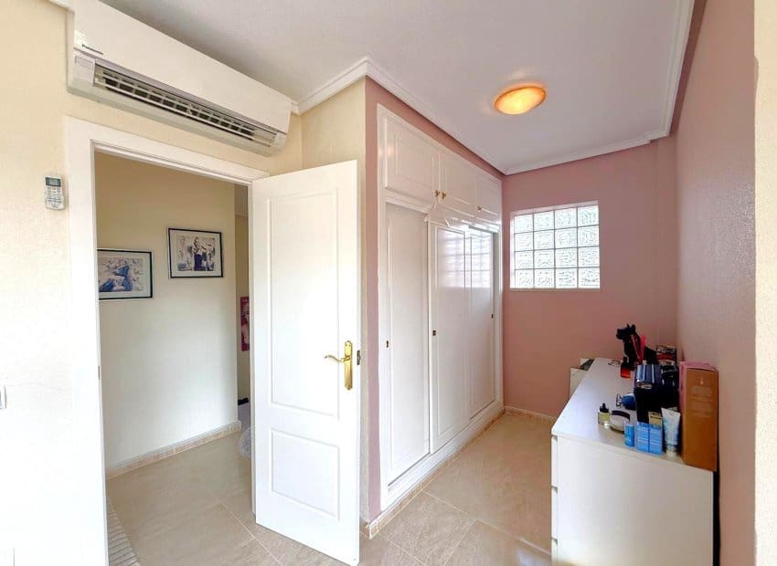 3 chambre Villa/Maison à vendre à Villamartin avec piscine garage - 339 000 € (Ref: 9967046)
