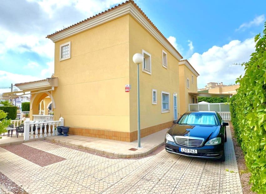 3 chambre Villa/Maison à vendre à Villamartin avec piscine garage - 339 000 € (Ref: 9967046)