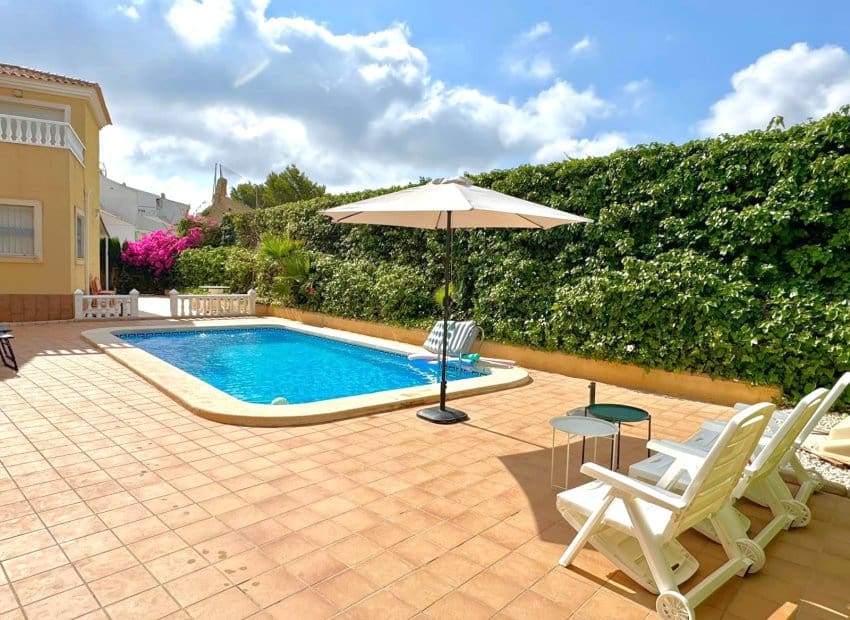 3 chambre Villa/Maison à vendre à Villamartin avec piscine garage - 339 000 € (Ref: 9967046)