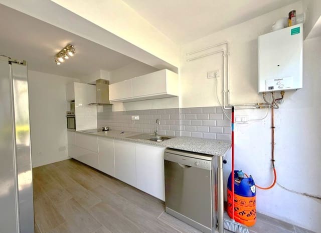 3 soverom Hus til salgs i Villamartin, Orihuela med svømmebasseng - € 265 000 (Ref: 9967047)