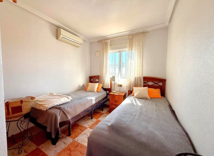 2 soveværelse Byhus til salg i Orihuela Costa med swimmingpool garage - € 221.000 (Ref: 9967048)