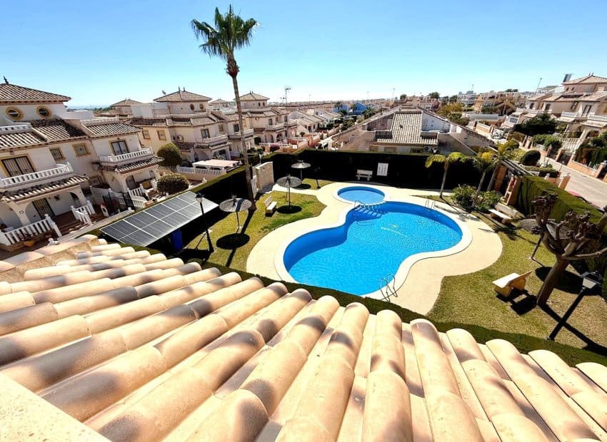 2 soveværelse Byhus til salg i Orihuela Costa med swimmingpool garage - € 221.000 (Ref: 9967048)