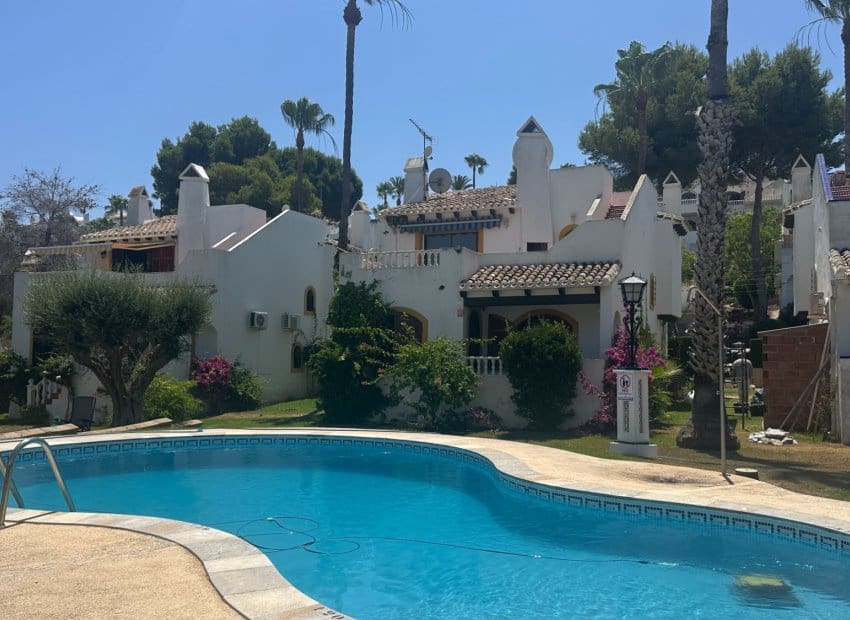 3 soveværelse Villa til salg i Los Dolses med swimmingpool - € 424.900 (Ref: 9975650)