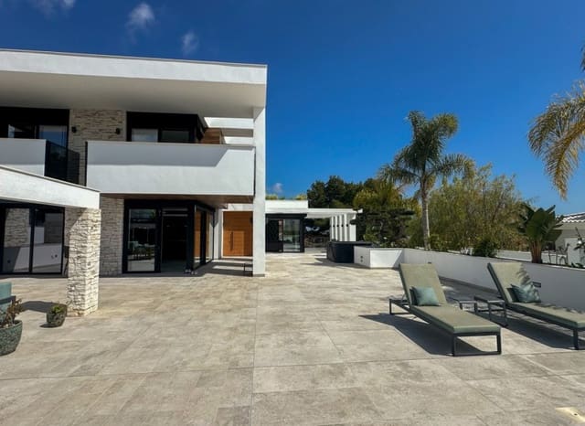 4 quarto Moradia para venda em Villamartin, Orihuela com piscina garagem - 2 950 000 € (Ref: 9975653)