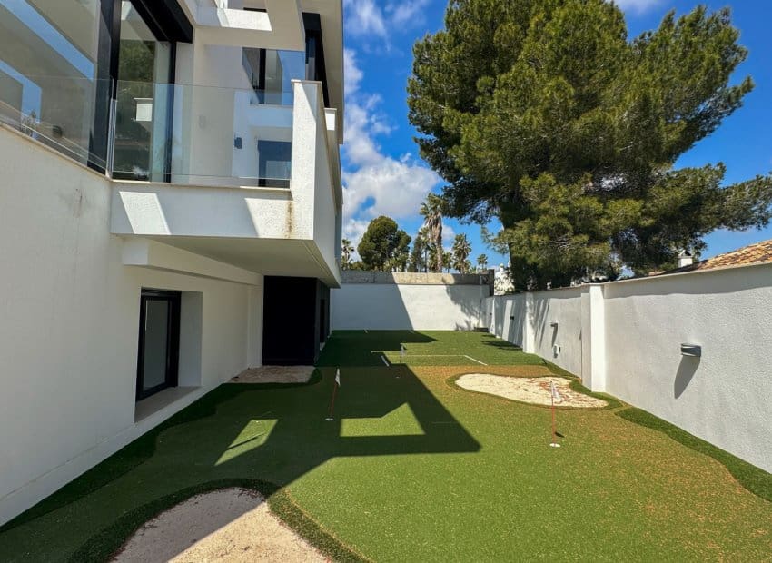 4 bedroom Villa for sale in Villamartin with pool garage - € 2,950,000 (Ref: 9975653)