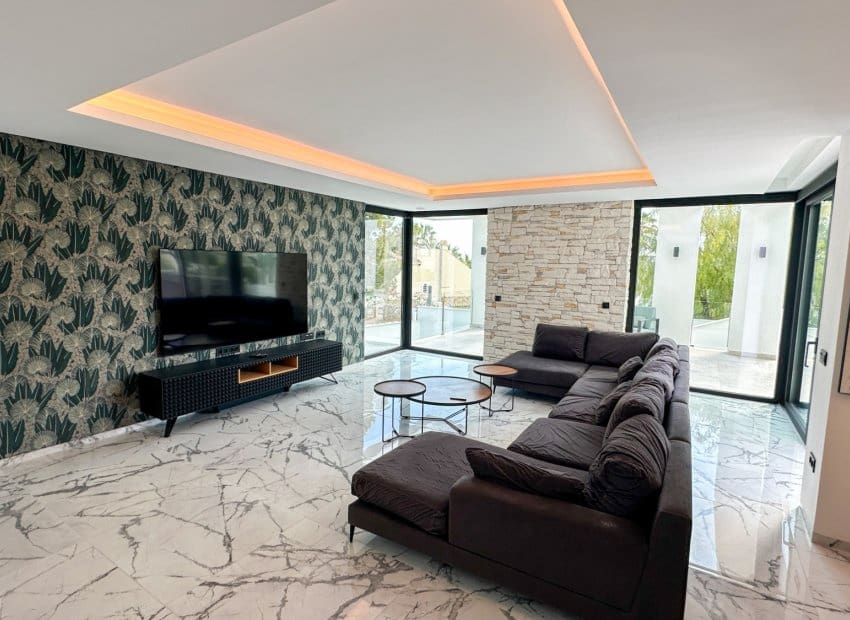 4 bedroom Villa for sale in Villamartin with pool garage - € 2,950,000 (Ref: 9975653)
