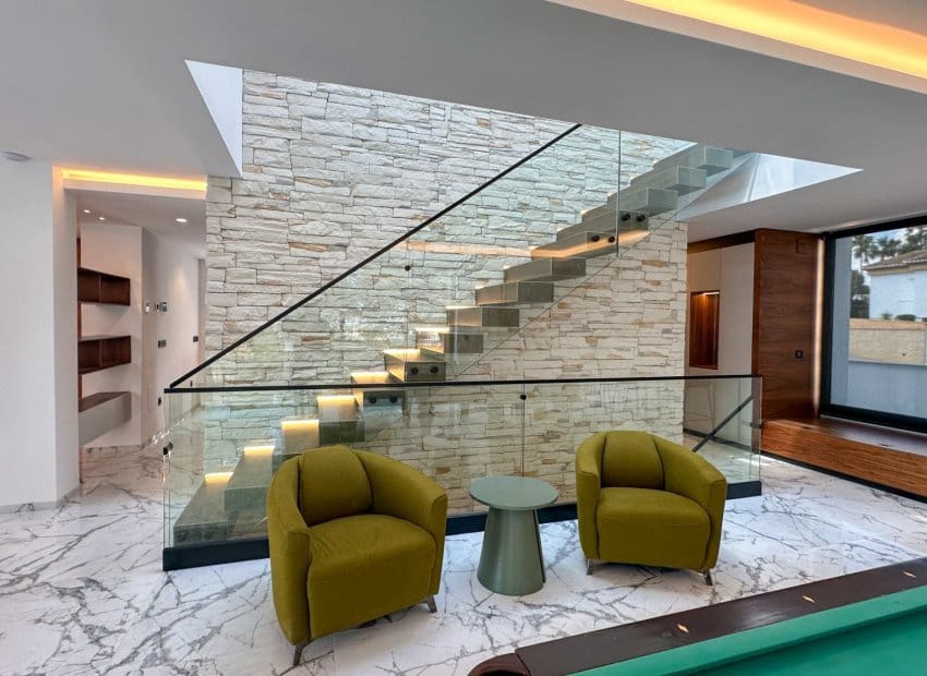 4 bedroom Villa for sale in Villamartin with pool garage - € 2,950,000 (Ref: 9975653)