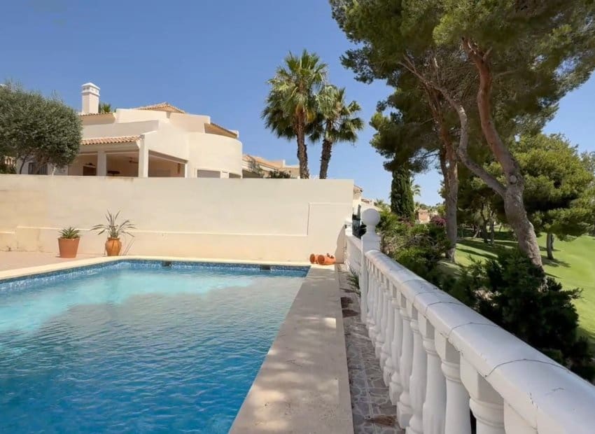 4 bedroom Villa for sale in Orihuela Costa with pool garage - € 645,000 (Ref: 9975654)