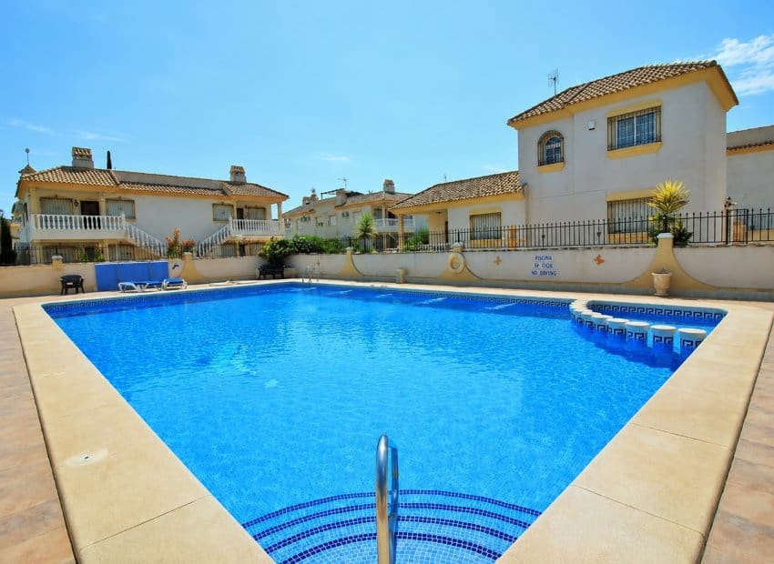 2 sovrum Lägenhet till salu i Villamartin med pool - 199 000 € (Ref: 9979309)