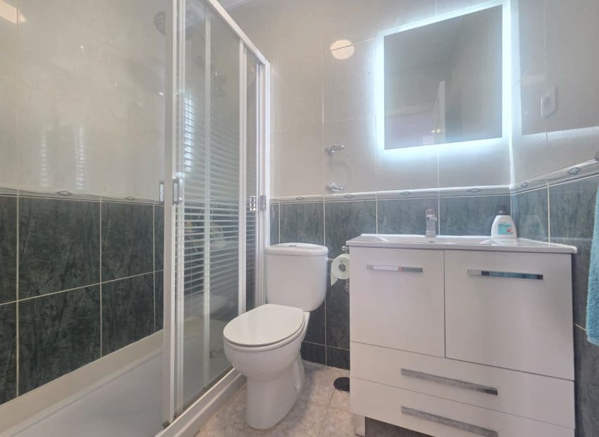 2 soveværelse Lejlighed til salg i Villamartin med swimmingpool - € 199.000 (Ref: 9983872)