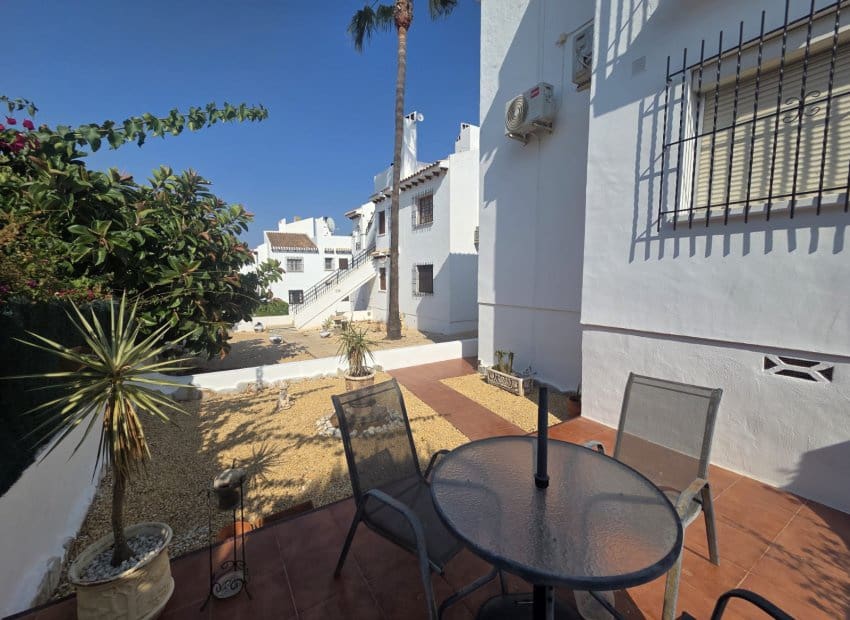 2 soveværelse Lejlighed til salg i Villamartin med swimmingpool - € 199.000 (Ref: 9983872)