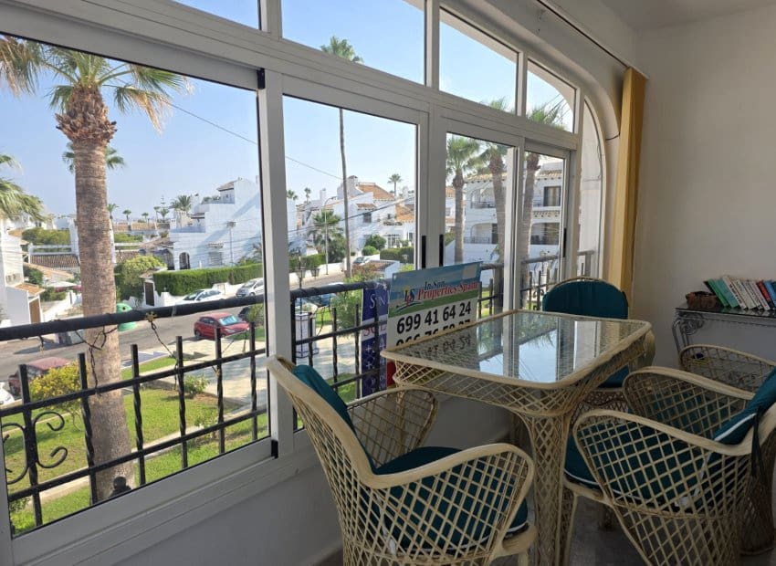 2 soveværelse Lejlighed til salg i Villamartin med swimmingpool - € 199.000 (Ref: 9983872)