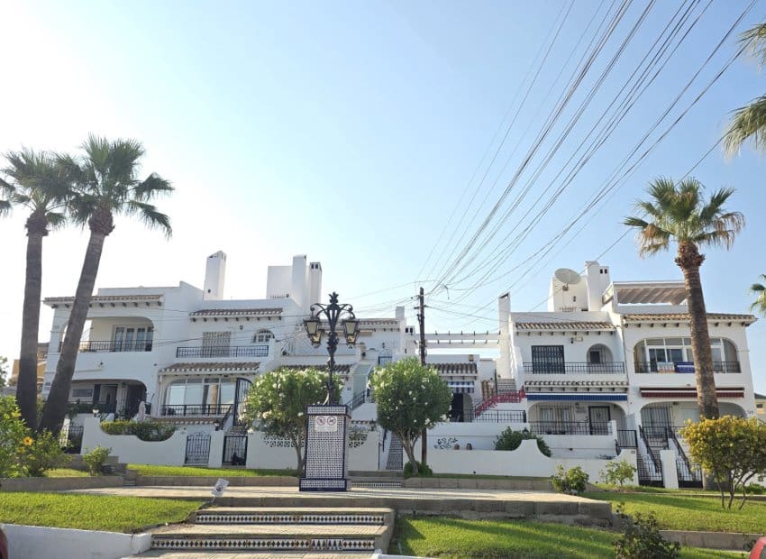 2 soveværelse Lejlighed til salg i Villamartin med swimmingpool - € 199.000 (Ref: 9983872)