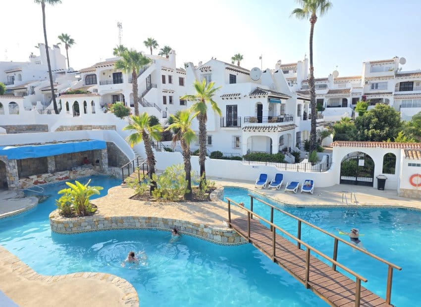 2 soveværelse Lejlighed til salg i Villamartin med swimmingpool - € 199.000 (Ref: 9983872)